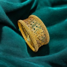 Beau bracelet à enfiler fait