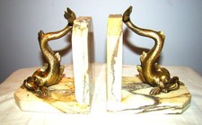 serre livres aux dauphins en