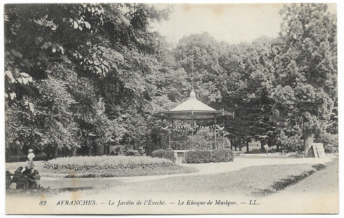 Cpa avranches le jardin - le,