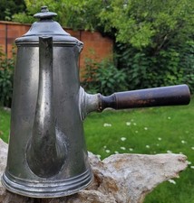 GRANDE CHOCOLATIERE CAFETIERE EN ETAIN, MANCHE EN BOIS PROBABLEMENT 19ÈME.