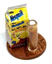 Maison de Poupées Milkshake Carton Paquet Avec Verre Miniature Cuisine Shop CM