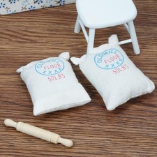 Meubles de maison de poupée