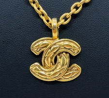 Collier logo marque CHANEL CC