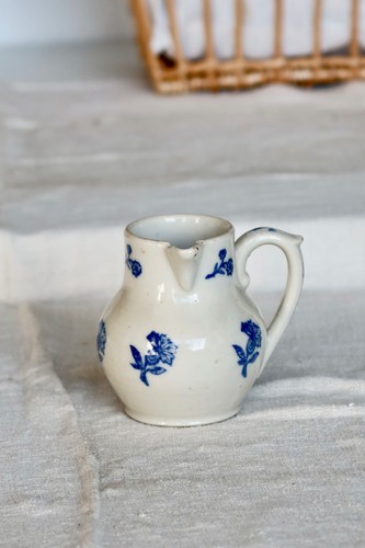 Pichet antique terre - , d'acier