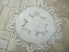 napperon  ancien rond brodé