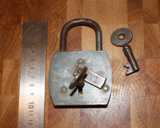 Ancien outil CADENAS SNCF chemin de fer train deux clés