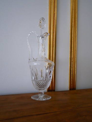 Carafe sur pied aiguière broc