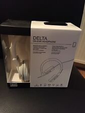 CASQUE PLIABLE DE COULEUR BLANCHE NEUF