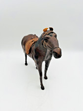 Cheval en cuir et papier