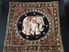 Ancien coussin richement brodé religieux du Laos