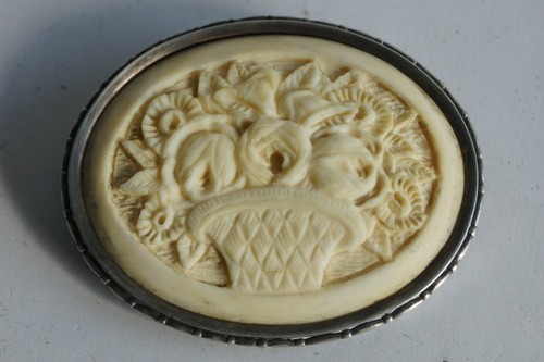 Broche corne sculptée fleurs - broche,