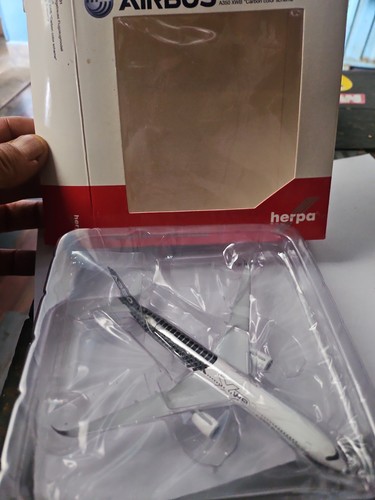 Avion miniature airbus 350 - a,