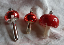 TROIS BOULES DE NOEL CHAMPIGNONS  DÉCORATIONS DE SAPIN DE NOËL VERRE SOUFFLÉ