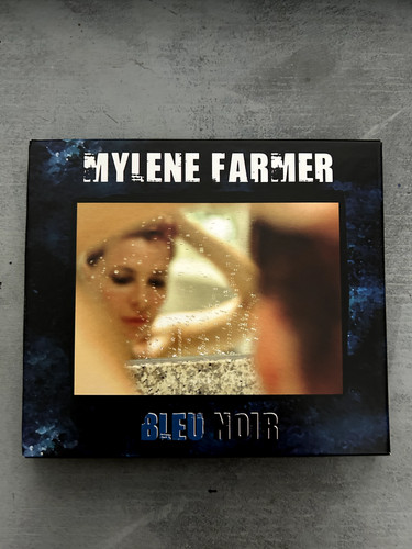 Mylene farmer bleu - "bleu, noir"