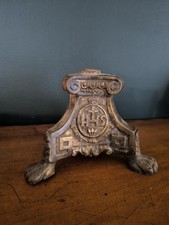 Ancienne base de pique-cierge