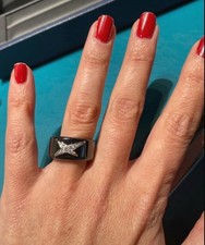 MAUBOUSSIN ,BAGUE « ÉTOILE DU DÉMON « CÉRAMIQUE, OR BLANC ET DIAMANTS, NEUVE