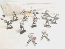 Figurines Plastiques - Moyen Age - Lot de 11 Figurines.