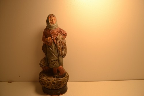 Figurine femme pecheur en - de,