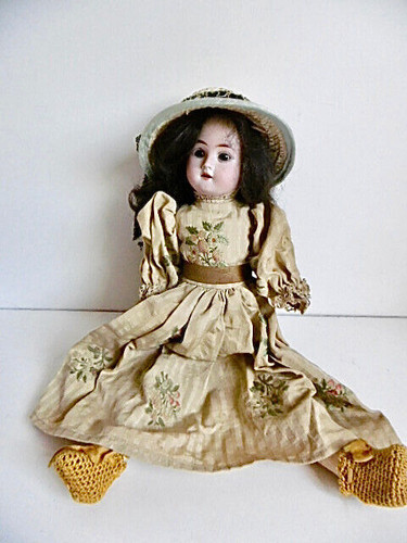 Jolie poupée ancienne - jolie,