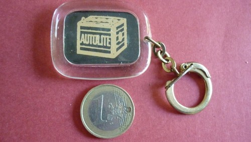 Ancien porte cle plastique - porte,