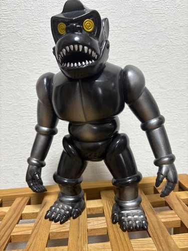 Target earth robot - robot, gorilla