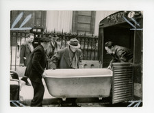 Une baignoire dans un Tube Citroên Vintage silver Print Tirage argentique  1