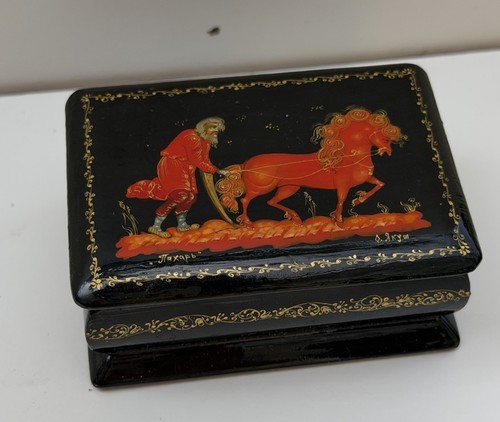 Boîte petite laquée russe - petite,