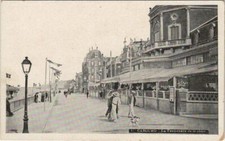 CPA Cabourg La Promenade de la Plage (1233697)