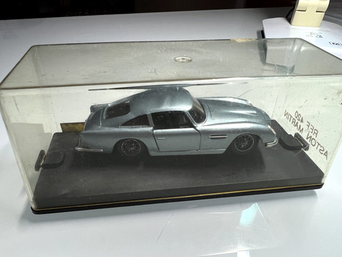 Aston martin db5 - martin, verem