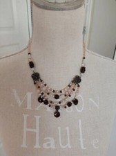 Collier fantaisie un jour ailleurs multirangs avce des perles roses et marron