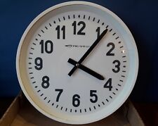 Grande horloge murale