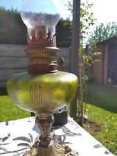 Ancienne grande  Lampe à Pétrole réservoir en verre fleurs émaillées