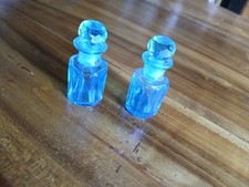 Paire de petits flacons à parfum   Collection  Poupée  Vitrine