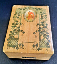 ANCIENNE BOITE A PARFUM MUGUET EN CARTON DECOR CAVALIER SUR SON CHEVAL, LIERRE