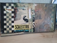SCALEXTRIC. REF 32. CIRCUIT ELECTRIQUE VOITURES.  EN BOITE
