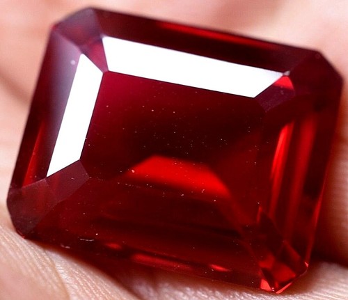 Rubis rouge sang pigeon - de,