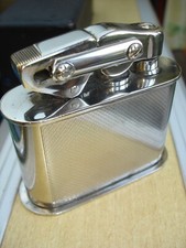 Briquet de table "KW" a essence en excellent état (comme neuf) et fonctionnel