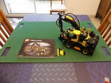 Lego Technic 42053 pelle à pneu volvo