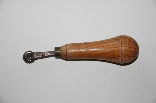 Petit outil ancien - bois, et