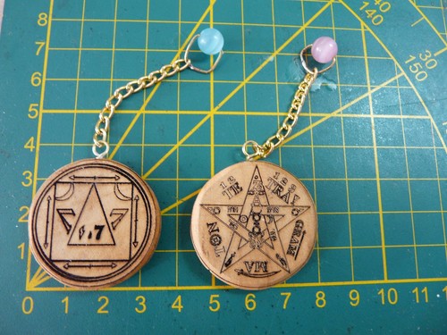 Talisman pentacle sur - talisman, bois