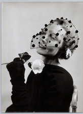 1960 Mode Femme à la voilette Schiaparelli ? Haute Couture Photo Vintage Fashion
