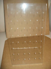 Présentoir pour boucles d'oreilles en plexiglas