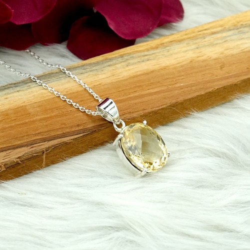 Collier pendentif délicat - , en