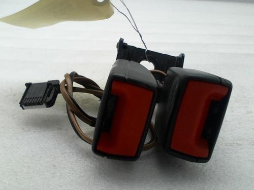 Attache ceinture arriere