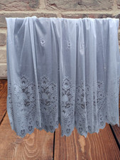 Voilage de 3 Mètres de largeur  en blanc avec la bande d'accroche( Ruflette)