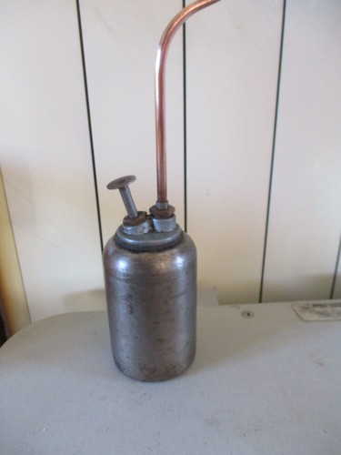 Garage ancienne burette huile - garage,