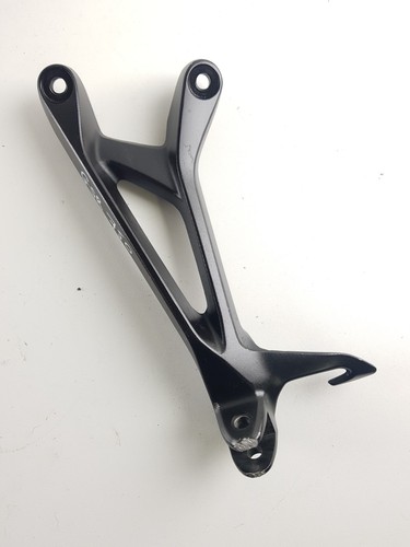 Platine repose pied suzuki gsr - platine,