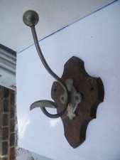 ANCIEN VESTIAIRE MURAL PATERE PORTE MANTEAUX EN LAITON CHROME SUR SOCLE BOIS