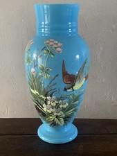 Vase ancien en opaline bleu émaillé décor floral et oiseau