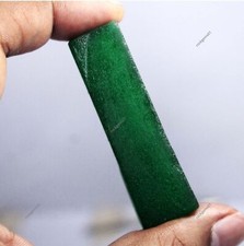 Pierre précieuse brute en